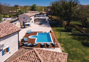 4 bedroom accommodation in Bibici