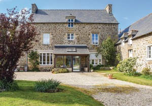 4 bedroom awesome home in Plancoet