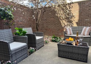 4 Bedroom Home in Best Location Parking Fireplace Back Yard Pets Welcome