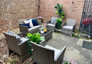 4 Bedroom Home in Best Location Parking Fireplace Back Yard Pets Welcome