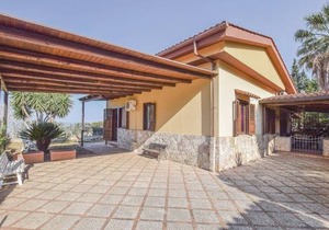 4 bedroom accommodation in Trabia