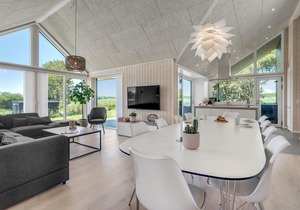 4 bedroom nice home in Odder