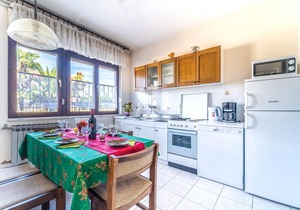 4 bedroom pet friendly home in Stinjan