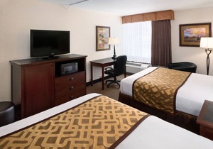 4 Pet-Friendly Units, Airport Shuttle, Pool, Near Casper Planetarium