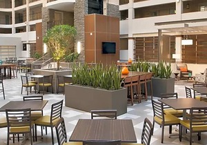 4-Star Hotel ∙ Embassy Suites by Hilton Bloomington/Minneapolis