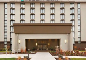 4-Star Hotel ∙ Embassy Suites by Hilton Bloomington/Minneapolis