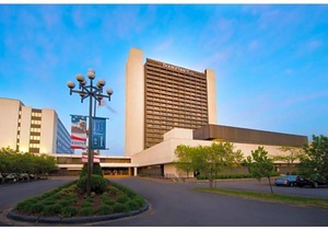4-Star Hotel ∙ DoubleTree by Hilton Hotel Bloomington - Minneapolis South