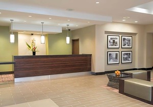 4-Star Hotel ∙ DoubleTree by Hilton Hotel Grand Rapids Airport