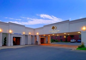 4-Star Hotel ∙ DoubleTree by Hilton Hotel Grand Rapids Airport