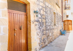 400 year old converted farmhouse with private pool