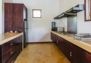 4BR Villa Sasoon 100 mt to Beach