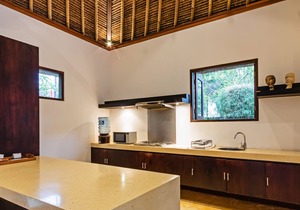 4BR Villa Sasoon 100 mt to Beach