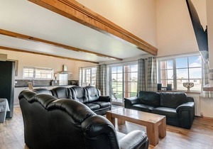 5 bedroom accommodation in Hornsea