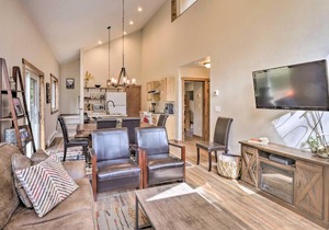 5 Mi to Ski Resort Mtn-View Breck Home with Hot Tub