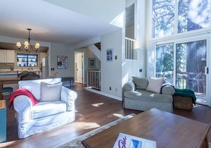 [5 Star] Bright, Spacious & Conveniently Located