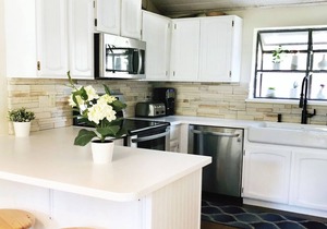 [5 Star] Bright, Spacious & Conveniently Located