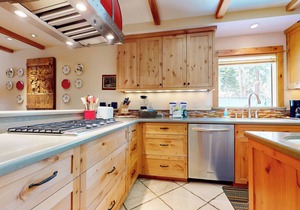 5-Star Luxury Home. Across from The Village. Gas Grill, Game Room, Wash/Dryer