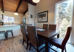 5-Star Modern & Remodeled Home. Washer/Dryer & Gas Grill, Near The Village