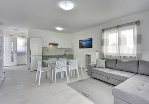 500 metres to the beach with private pool, sea view, air conditioning, wifi