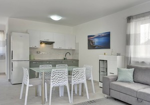 500 metres to the beach with private pool, sea view, air conditioning, wifi