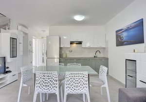 500 metres to the beach with private pool, sea view, air conditioning, wifi