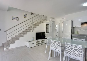 500 metres to the beach with private pool, sea view, air conditioning, wifi