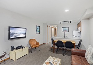 59 Glaciers Reach this 2br home has a hot tub & pool in Whistler Village
