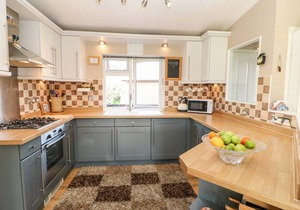 6 BADGERS RETREAT, pet friendly, with hot tub in Richmond