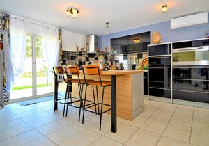 6 bedroom cozy home in Sauveterre