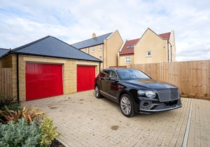 6 Bedroom New Build Detached House in Bicester
