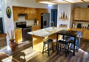 6 BR Villa Downtown in Springdale 1.2 mi from ZNP Sleeps 14 Free parking 6 cars