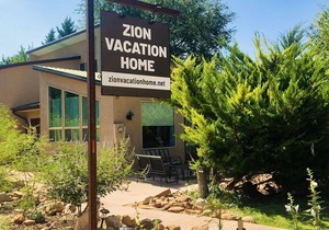 6 BR Villa Downtown in Springdale 1.2 mi from ZNP Sleeps 14 Free parking 6 cars