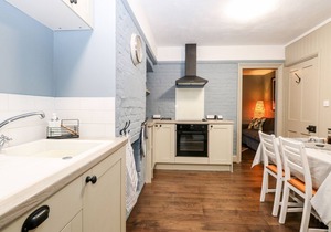 6 COASTAL COTTAGES, pet friendly, with a garden in Kessingland