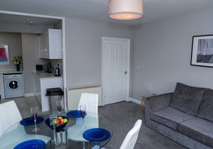 6 X APARTMENTS IN 1 BLOCK JUST OUTSIDE THE CITY ⭐MINUTES WALK FROM SHOPS⭐ APT#5
