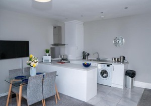 6 x MODERN APARTMENTS IN 1 BLOCK JUST OUTSIDE THE CITY MINUTES WALK FROM SHOPS AND CAFES