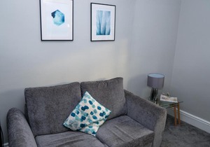 6 x MODERN APARTMENTS IN 1 BLOCK JUST OUTSIDE THE CITY MINUTES WALK FROM SHOPS AND CAFES