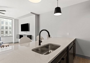 604 @ 175 LEX /Walk to Rupp Arena /Dtown High-rise