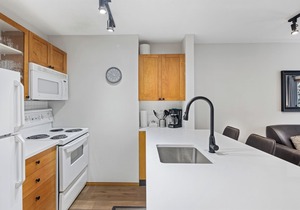 65 Glaciers Reach this 1br home has a hot tub & pool in Whistler Village