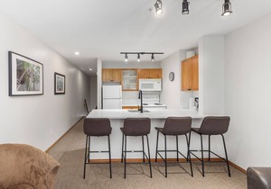 65 Glaciers Reach this 1br home has a hot tub & pool in Whistler Village