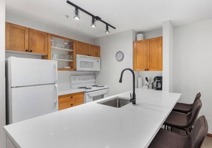 65 Glaciers Reach this 1br home has a hot tub & pool in Whistler Village