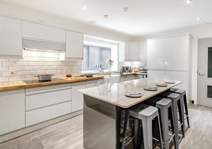 7 bedroom accommodation in Great Hatfield, near Hornsea