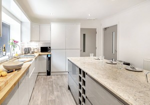 7 bedroom accommodation in Great Hatfield, near Hornsea