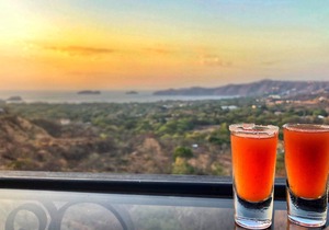 70m from the Ocean - Ground Level - Pool & Laundry