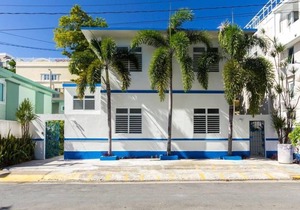 8 Bedroom House just 20 steps to the Beach