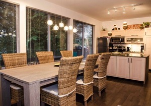 83MF - Lakeside - Hot Tub - WIFI - BBQ - Dock - Sleeps 4 NO PETS by RedAwning