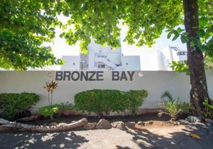 9 Bronze Bay