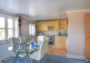 9 MARITIME HOUSE, family friendly in West Bay