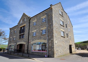 9 MARITIME HOUSE, family friendly in West Bay