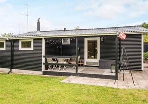 9 person holiday home in Allingåbro
