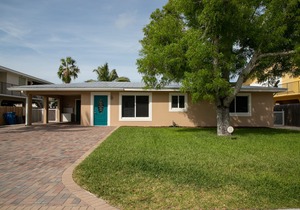 ~ 9TH ST BEAUTIFUL HOME W/PRIVATE POOL ON CANAL ~